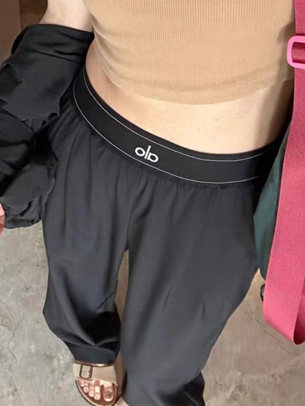 Alo Yoga Loose Suit Up Trouser Black - Perfect Work To Weekend Style (Regular)🌹 - Picture 4 of 8